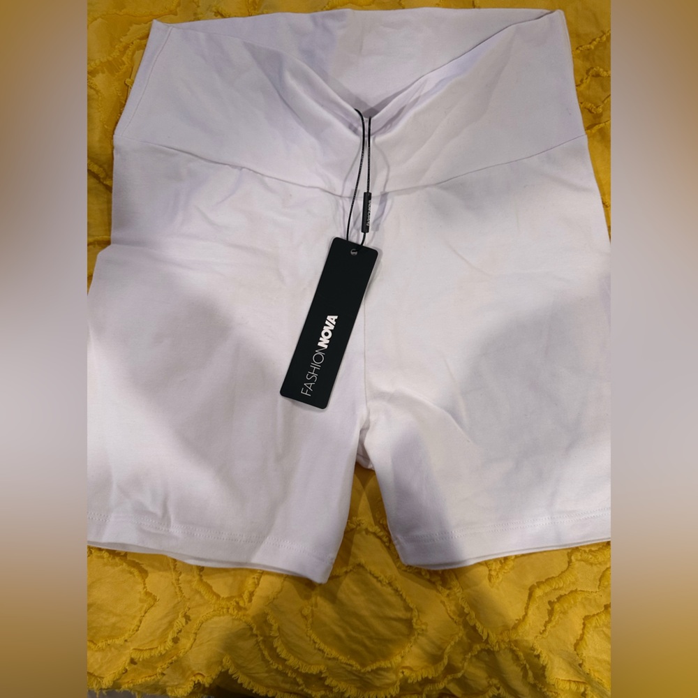 🔥BUNDLE 2/$12🔥Fashion Nova Hailey Biker Shorts in White